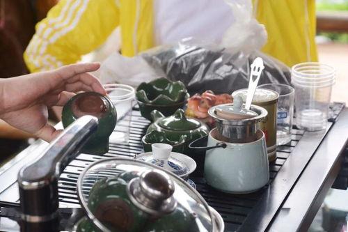 晚上喝茶吃瓜,茶香瓜甜，悠享宁静时光